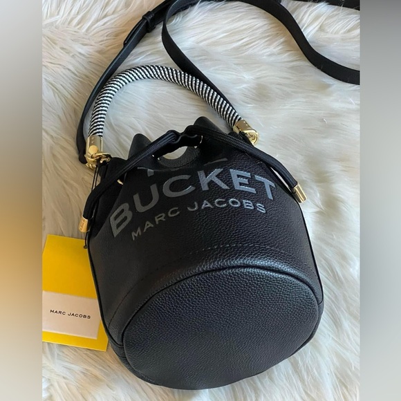 Marc Jacobs The Leather Bucket Bag - Picture 6 of 16